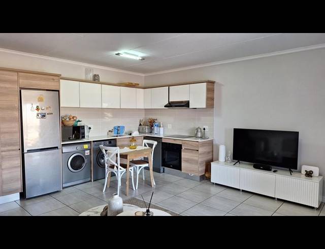 1 BEDROOM APARTMENT FOR SALE IN WATERFALL